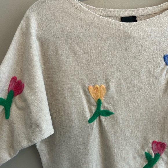 Aaeda light beige felted tulip embroidered batwing sweater size XS - Picture 5 of 15